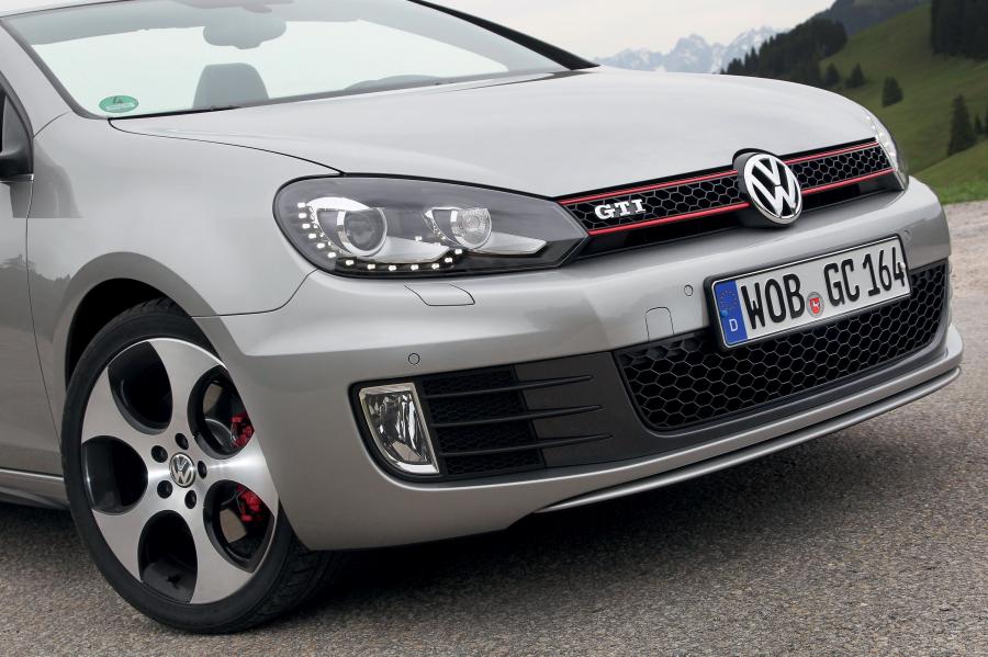  Volkswagen Golf GTi Cabrio 2012 года  (фото 10 из 61)